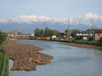 富岩運河からの立山連峰